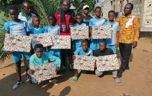 Correspondances : les enfants d’Anyama ont reçu leurs posters