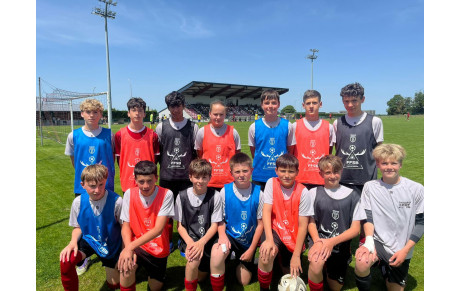 Rumiserv réalise un nouveau jeu de chasubles pour les U14